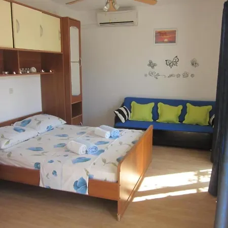 Apartment One-bedroom With Terrace With Sea View *